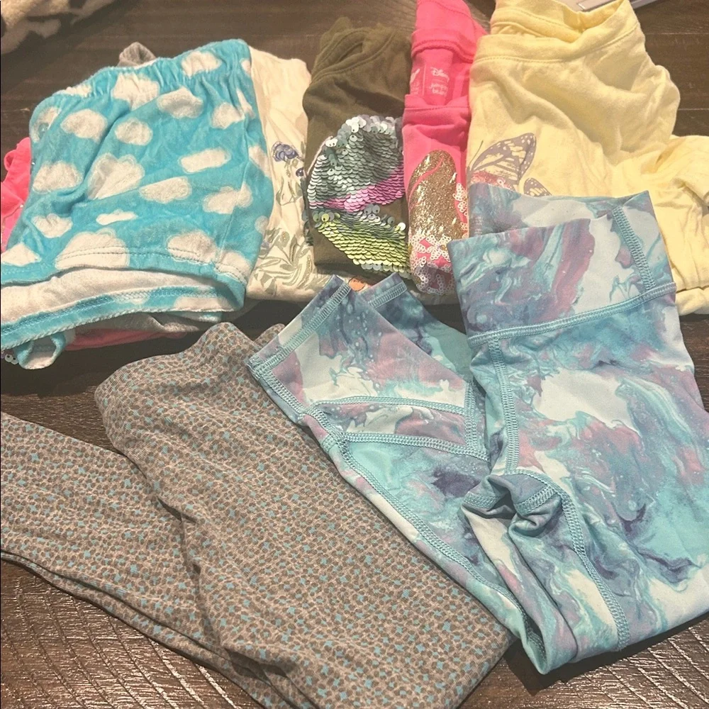 Girls Assorted Tops & Shorts bundle 4-5 yrs - Picture 2 of 4